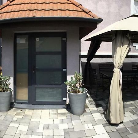 Varkerulet Apartman Sarvar Ngoại thất bức ảnh