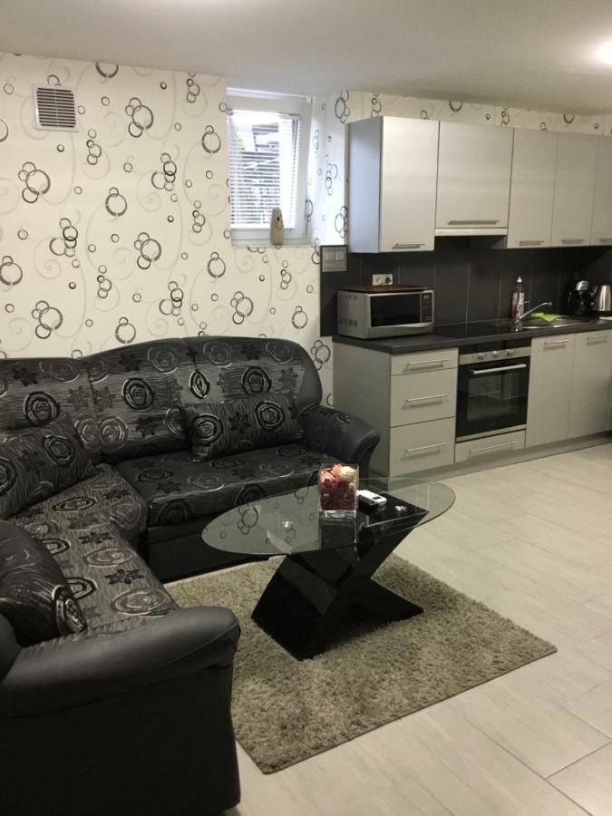 Varkerulet Apartman Sarvar Ngoại thất bức ảnh